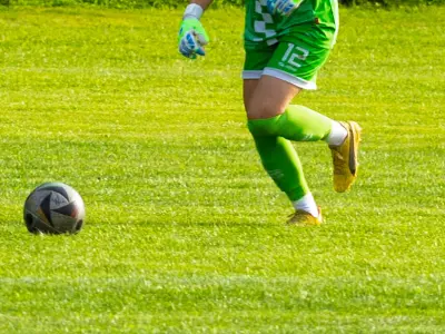 Zakaj podjetja raje vlagajo v influencerje kot v ženski nogomet? O sistemskem podcenjevanju, bitki za igrišča in zidu, ki ga moramo prebiti. - Golavt