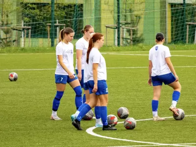 Odkrijte zgodbo Ane Makovec, mlade nogometašice Krima v katerem razkriva, kako usklajuje šolo in treninge ter kakšni so njeni cilji za prihodnost. - Golavt