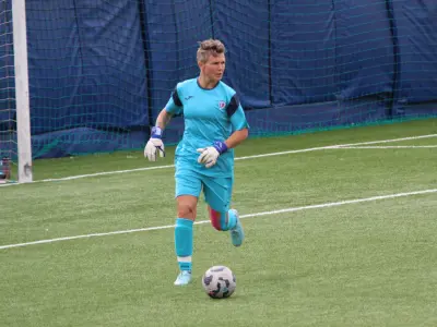 Spoznajte Lucijo Grad, bivšo reprezentantko z več kot 300 nastopi v SŽNL, ki se je za ŽNK Ljubljana prelevila v vratarko. - Golavt