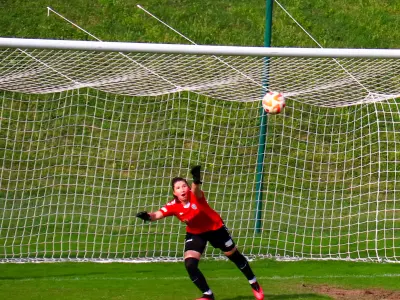 Spoznajte zgodbo vratarke Nuše Vidrih, od začetkov v Kočevju do igranja na mednarodnih zelenic ter njene izkušnje z reprezentanco. - Golavt