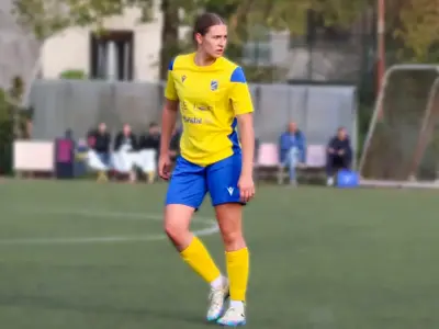 Intervju s Tinkaro Obreza o začetkih, napredku, ambicijah in življenju izven igrišča. Odkrito o izzivih, motivaciji in ciljih v ženskem nogometu. - Golavt